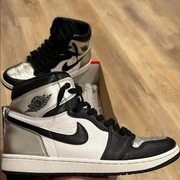 Air Jordan 1 High - Picture 2 of 5